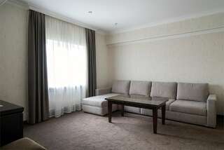 Гостиница Маск Пятигорск Люкс с кроватью размера «king-size»-6