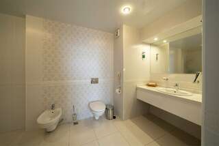 Гостиница Маск Пятигорск Улучшенный люкс с кроватью размера «king-size»-8