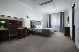 Гостиница Маск Пятигорск Люкс с кроватью размера «king-size»-1