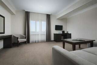 Гостиница Маск Пятигорск Люкс с кроватью размера «king-size»-2