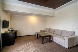 Гостиница Маск Пятигорск Люкс с кроватью размера «king-size»-3