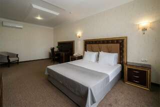 Гостиница Маск Пятигорск Люкс с кроватью размера «king-size»-3