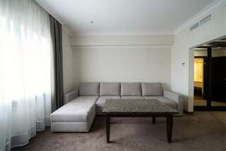 Гостиница Маск Пятигорск Люкс с кроватью размера «king-size»-7